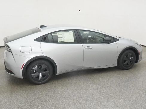 New 2026 Toyota Prius Plug-In Hybrid FWD image 10