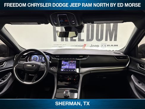 Used 2025 Jeep Grand Cherokee Laredo X AWD/4WD image 11