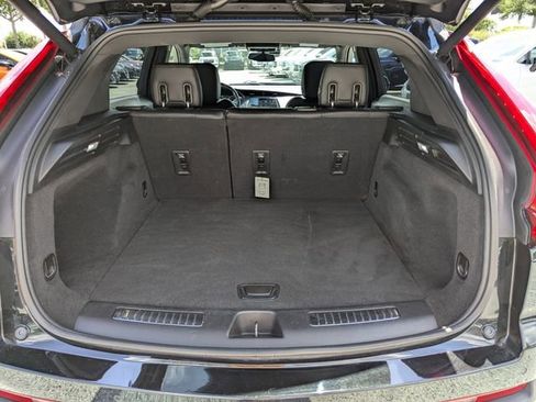 Used 2021 Cadillac XT4 Premium Luxury FWD image 10