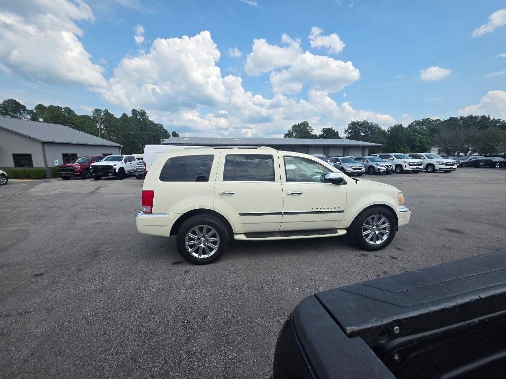 Used 2009 Chrysler Aspen Limited RWD image 4