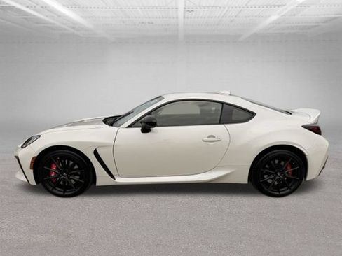 Used 2025 Toyota GR86 Premium w/ Performance Package RWD image 4