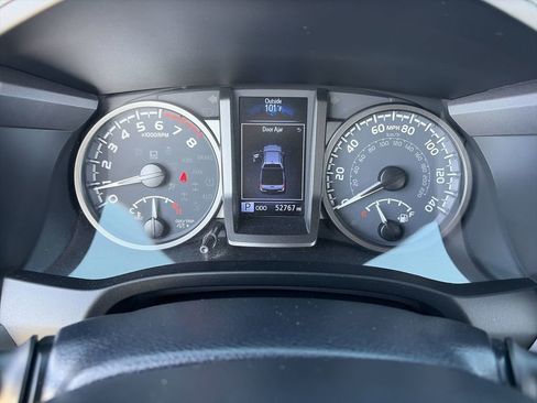 Used 2020 Toyota Tacoma TRD Off-Road w/ Technology Package AWD/4WD image 18