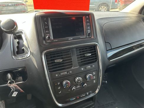 Used 2017 Dodge Grand Caravan SE image 26