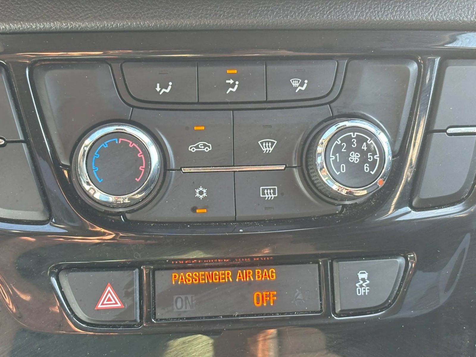 Used 2022 Buick Encore Preferred AWD/4WD image 52