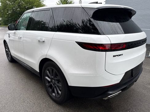 Used 2024 Land Rover Range Rover Sport SE AWD/4WD image 3