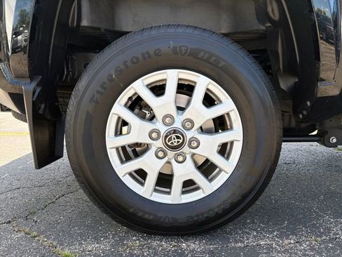 Used 2024 Toyota Tacoma SR5 AWD/4WD image 19