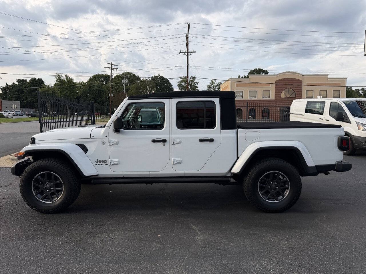 Used 2020 Jeep Gladiator Overland w/ Cold Weather Group AWD/4WD image 8