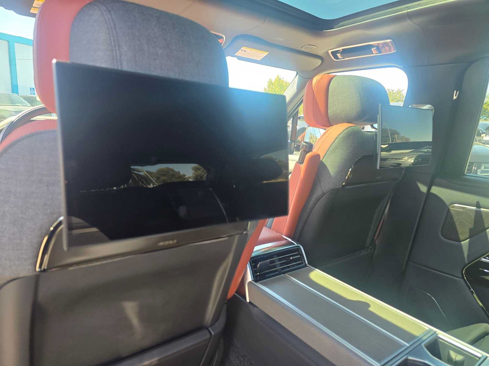 New 2026 Land Rover Range Rover SV AWD/4WD image 20