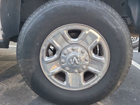 Used 2020 RAM 3500 Big Horn image 7