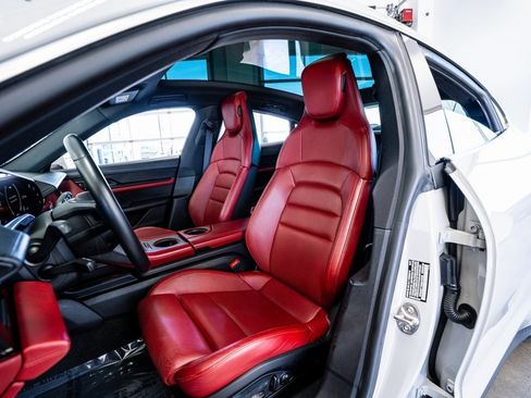 Used 2021 Porsche Taycan 4S image 33