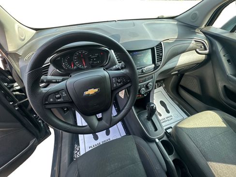 Used 2021 Chevrolet Trax LS w/ Tint and Cruise Package AWD/4WD image 30
