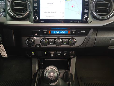 Used 2022 Toyota Tacoma TRD Off-Road w/ TRD Premium Off Road Package AWD/4WD image 21
