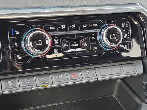 Used 2025 GMC Sierra 2500 Denali w/ Denali Reserve Package image 19