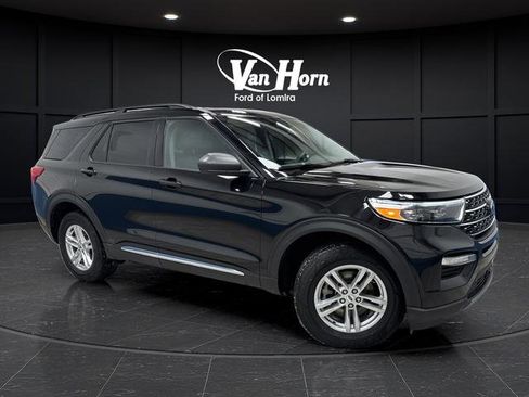 Used 2023 Ford Explorer XLT AWD/4WD image 39