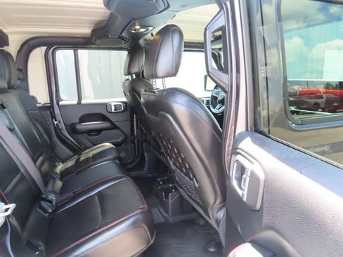 Used 2020 Jeep Gladiator Rubicon w/ Dual Top Group AWD/4WD image 28