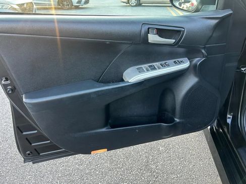 Used 2012 Toyota Camry SE FWD image 17