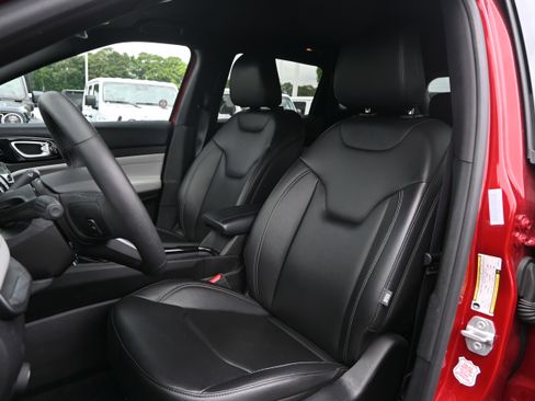 Used 2025 Jeep Compass Limited AWD/4WD image 12