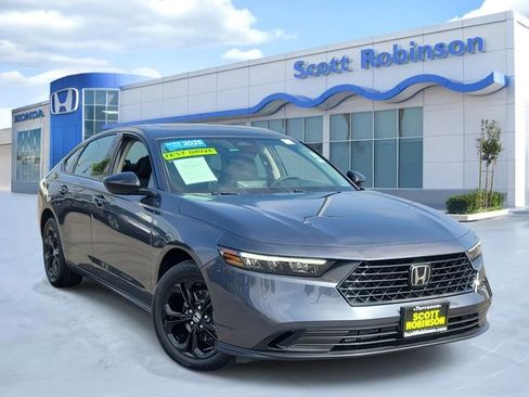 Certified 2025 Honda Accord SE image 1