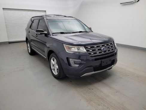 Used 2017 Ford Explorer XLT w/ Equipment Group 201A image 13