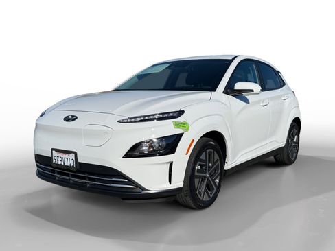 Used 2023 Hyundai Kona SE image 1