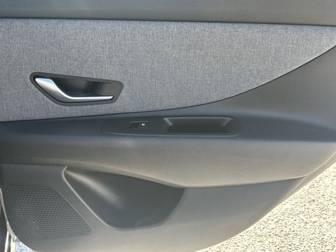 Used 2024 Hyundai Elantra Limited image 16