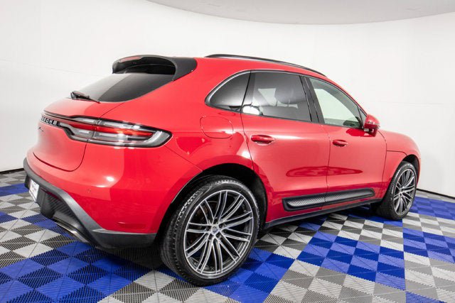 Used 2024 Porsche Macan w/ Premium Plus Package AWD/4WD image 5