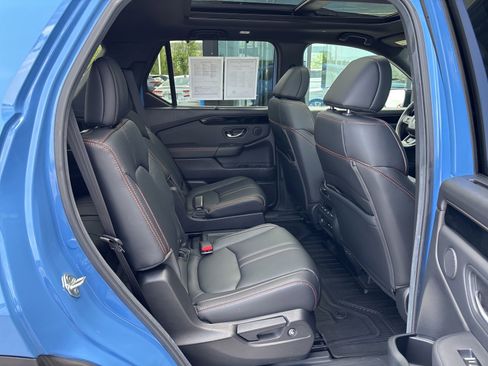 Used 2025 Honda Pilot TrailSport image 15