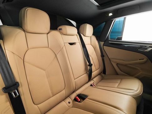 Certified 2023 Porsche Macan S AWD/4WD image 37