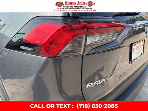 Used 2019 Toyota RAV4 LE w/ All Weather Liner Package AWD/4WD image 32