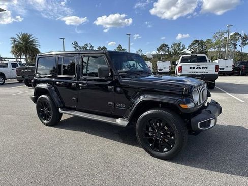Used 2025 Jeep Wrangler Unlimited Sahara image 1