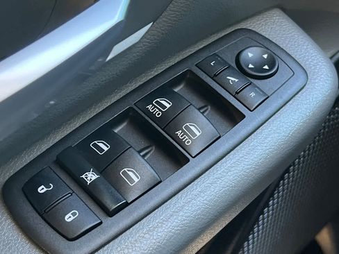 Used 2022 RAM 1500 Big Horn AWD/4WD image 14