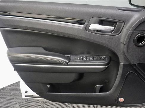 Used 2017 Chrysler 300 S image 31