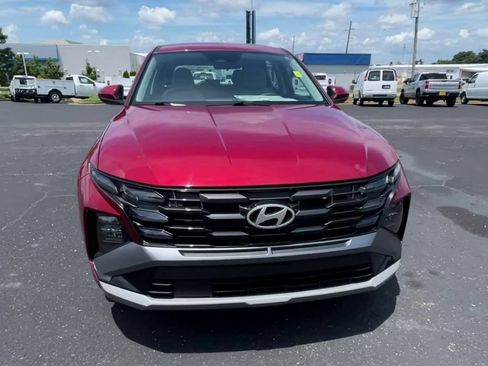 Used 2025 Hyundai Tucson SE FWD image 3