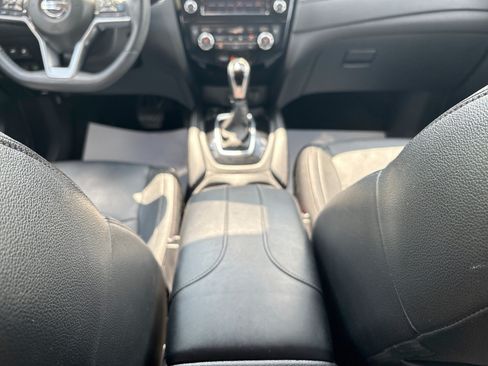 Used 2020 Nissan Rogue SL AWD/4WD image 32