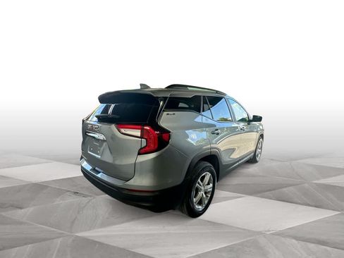 Used 2024 GMC Terrain SLE w/ Driver Convenience Package FWD image 8