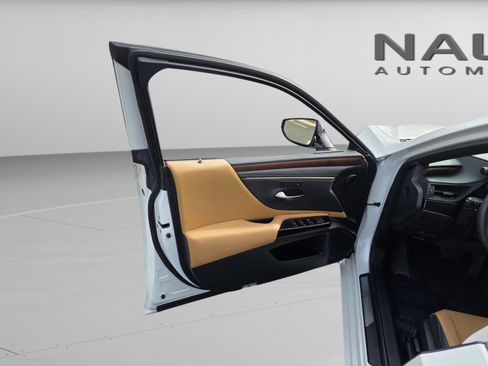 Certified 2022 Lexus ES 350 w/ Premium Package image 11