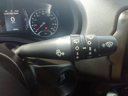 Used 2020 Jeep Renegade Latitude w/ Cold Weather Group image 31