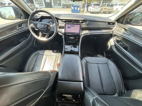 Used 2021 Jeep Grand Cherokee L Limited w/ Luxury Tech Group II image 15