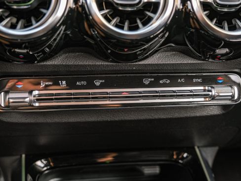 Used 2024 Mercedes-Benz GLB 250 image 23