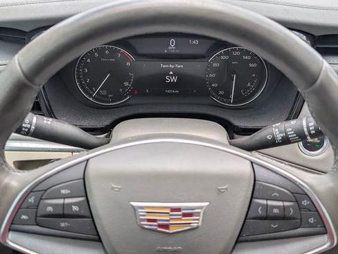 Used 2020 Cadillac XT5 Premium Luxury FWD image 9