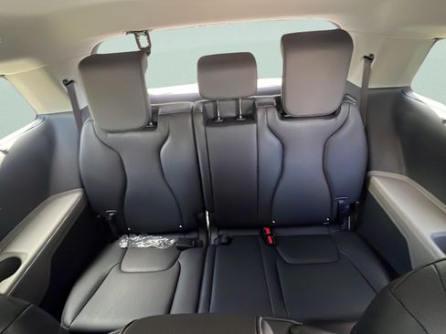 New 2026 Kia Carnival EX FWD image 10