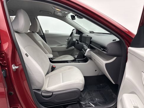 Used 2024 Hyundai Kona SE image 17