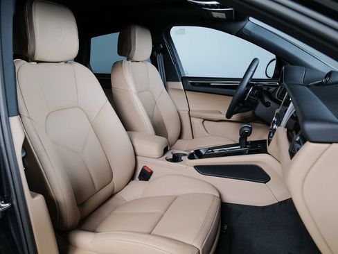 Certified 2026 Porsche Macan AWD/4WD image 11