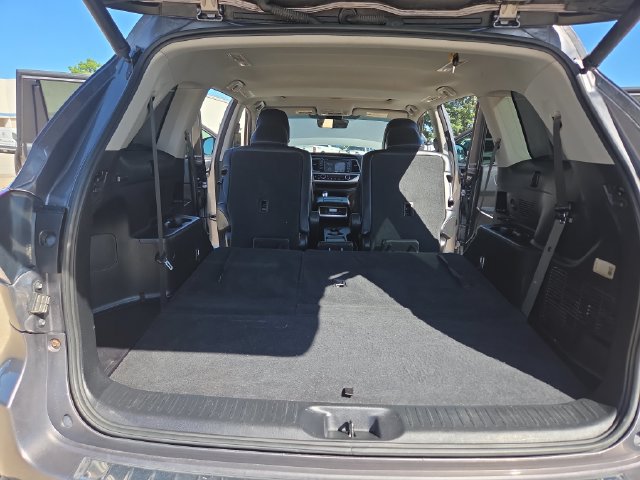 Used 2017 Toyota Highlander XLE AWD/4WD image 41