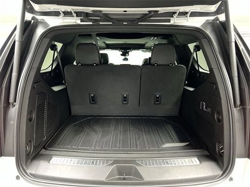 Used 2023 Chevrolet Suburban High Country image 26