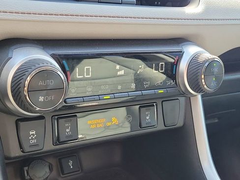 Used 2021 Toyota RAV4 Limited image 33