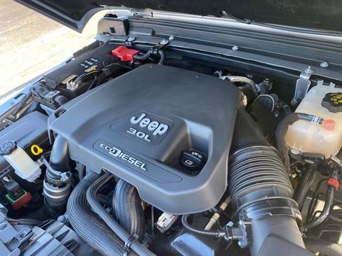 Used 2021 Jeep Wrangler Unlimited Sahara image 13