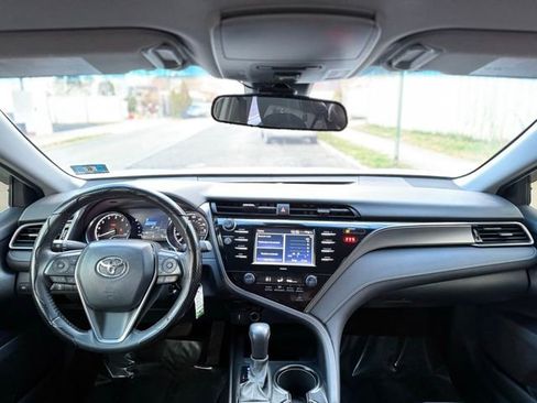 Used 2020 Toyota Camry SE image 33
