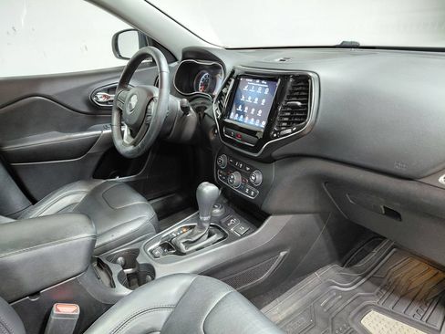 Certified 2019 Jeep Cherokee Limited AWD/4WD image 32