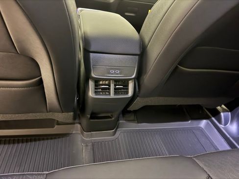 New 2026 Chevrolet Equinox LT w/ Convenience Package II FWD image 33